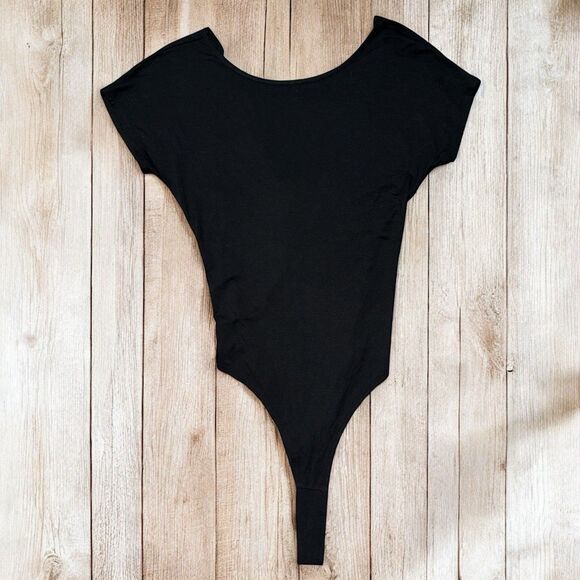 Sojourn Bodysuit Size SP Black Knot Front Thong Style Scoop Neck Minimalist NEW - Picture 2 of 3